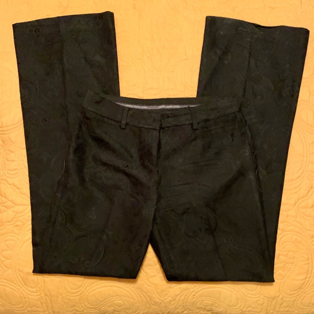 Express.. Like New-Women’s Size 0 Black Flare Leg!